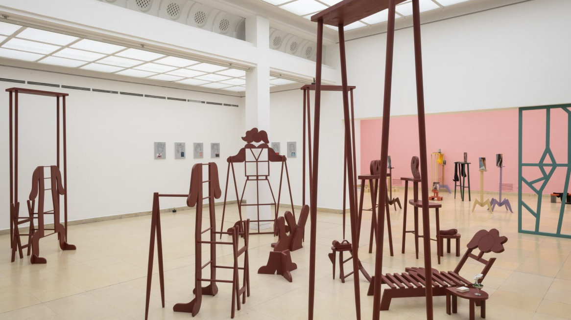 Uno scorcio della mostra “Frau Monteurin / Kadın Montajcı„ di Ahu Dural al Kunstpavillon di Innsbruck, foto © Daniel Jarosch
