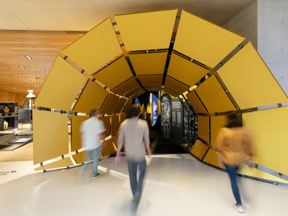 Blick in die Ausstellung_ Spielweisen. Was Blasmusik sein kann.