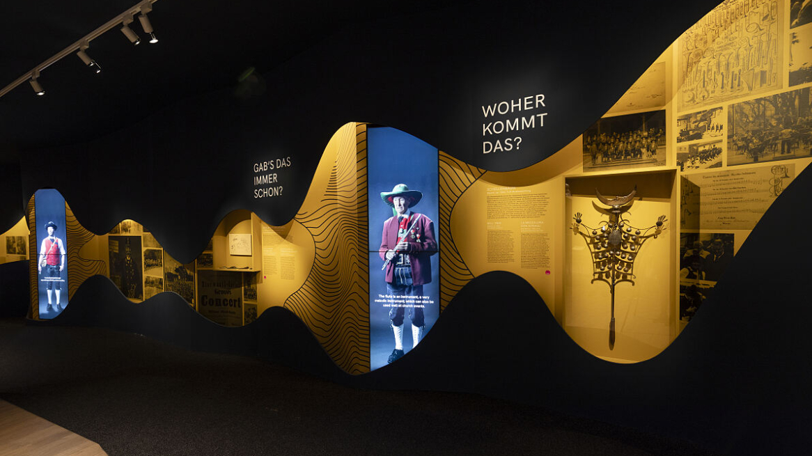 Uno scorcio della mostra „Spielweisen. Was Blasmusik sein kann“ al museo Das Tirol Panorama di Innsbruck, foto © Maria Kirchner