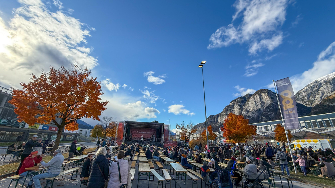Live Bühne am Flughafenfest Innsbruck