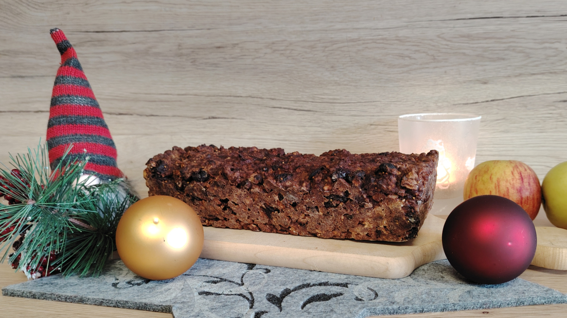 Apfelbrot mit Kugeln und Wichtel