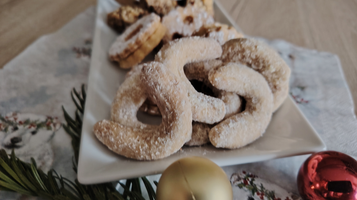 Vanillekipferl auf Teller