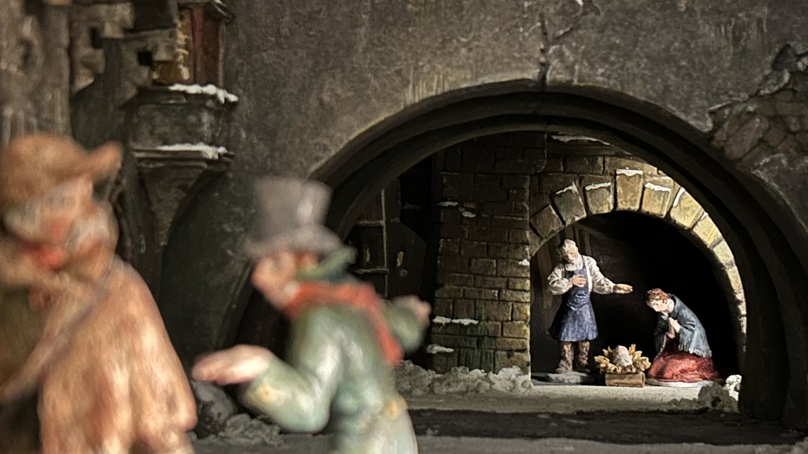 In questo presepe, ambientato nel centro storico di Innsbruck, Giuseppe indossa il tradizionale grembiule blu, Museo dell’Arte popolare Tirolese di Innsbruck, foto © Laura Manfredi