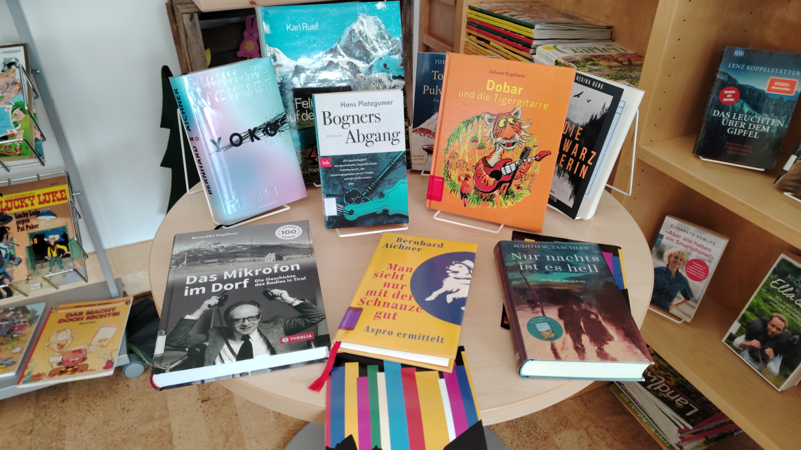 Büchertisch zur Woche der Tiroler Literatur