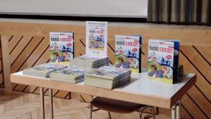 Büchertisch mit Asterix auf Tirolerisch