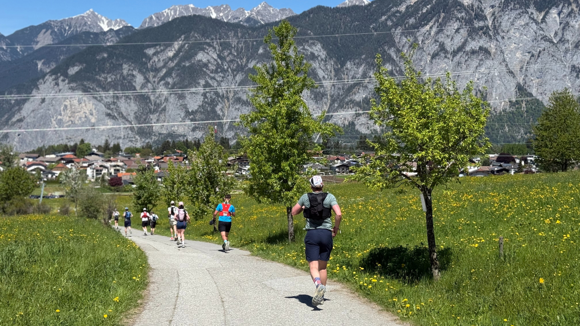 Innsbruck Alpine Trailrun Festival Strecke durch Birgitz zur nächsten Labestation