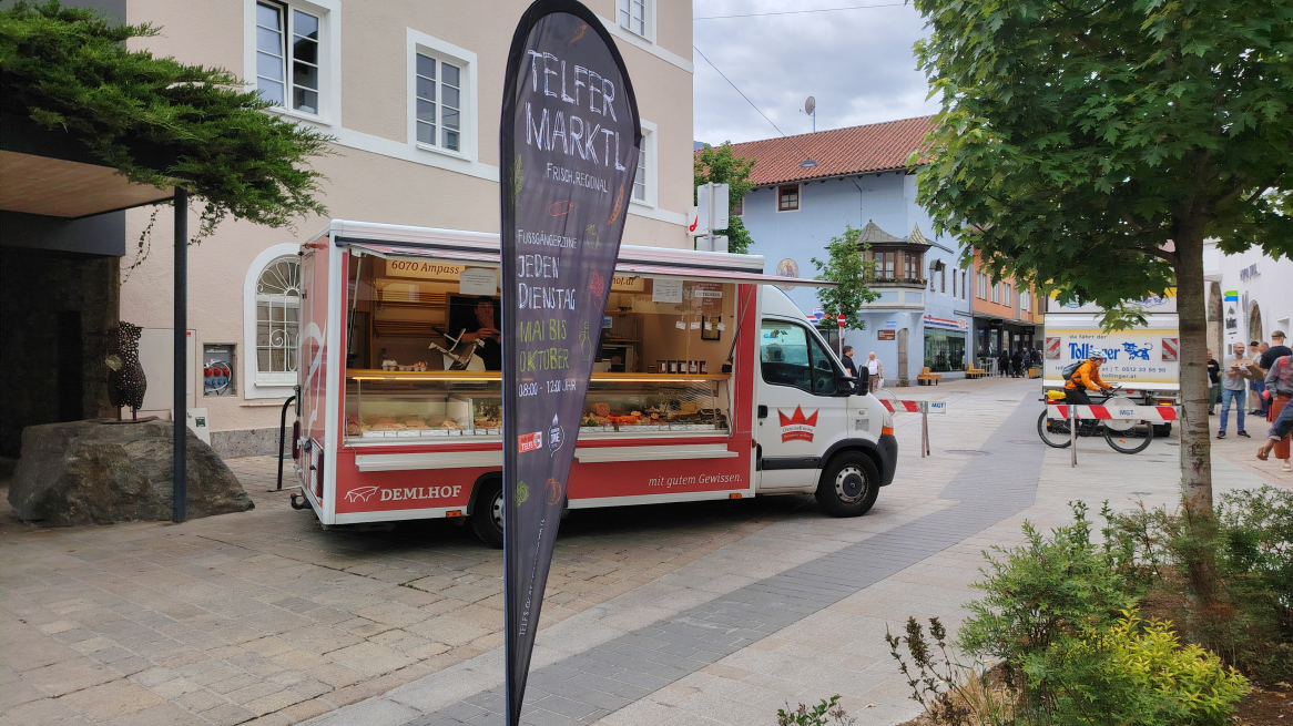 Schild mit Telfer Marktl