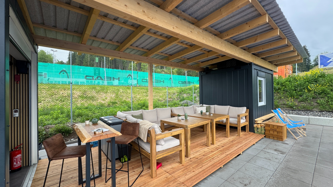 Alp Padel in Mutters, Lounge und Sitzmöglichkeiten