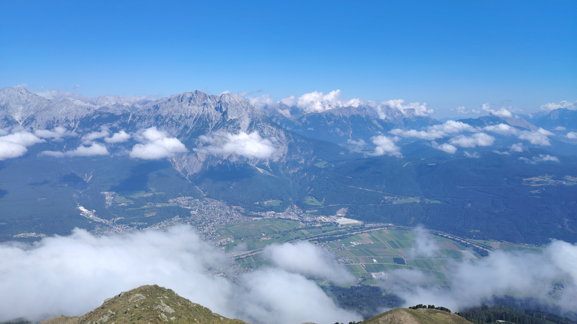 Hoch über den Wolken - Blick auf die Hohe Munde