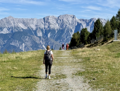 Der Almenweg1600 am Patscherkofel ist eine beliebte Wanderung für sportliche oder gemütliche Wanderer.