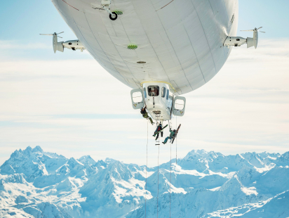 Warum Filme wie „Zeppelin Skiing“ im Kino und nicht zuhause genießen? Das ist wie beim Fußball: Daheim wird nie so eine Stimmung aufkommen, wie im Stadion! Foto: Mirja Geh