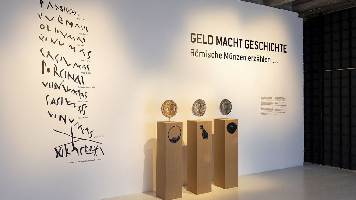 L’ingresso della mostra „Geld macht geschichte“ al Museo dell’Arsenale di Innsbruck, Foto © Maria Kirchner