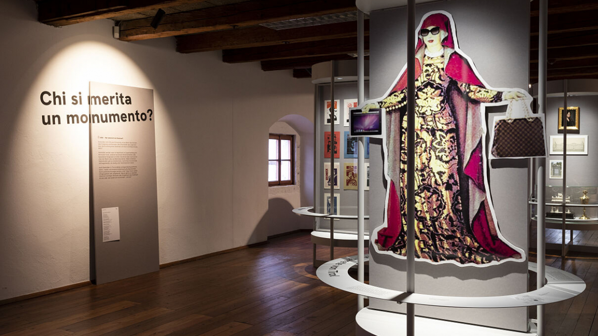 Perchè vengono eretti i monumenti e quali personalità in Tirolo se ne sono meritate uno? Scopritelo al Museo nell’Arsenale „Museum im Zeughaus“ di Innsbruck, Foto © Maria Kirchner