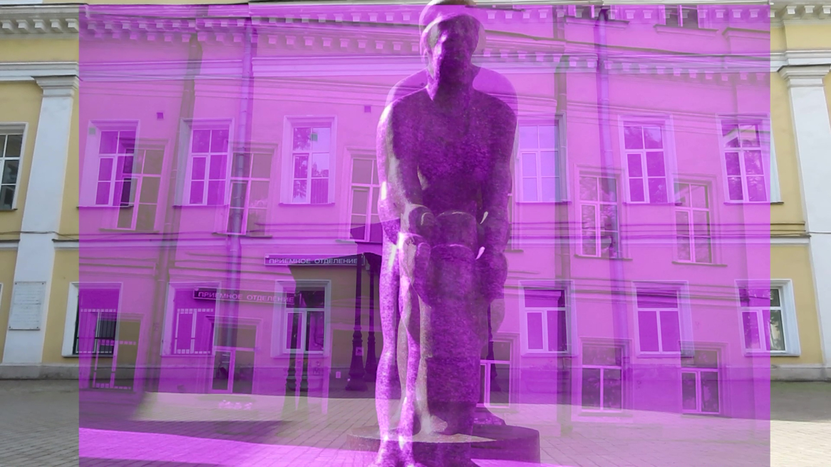 Frame del video „There Is Still More To Come“ di Masha Godovannaya, in mostra alla Kunstraum di Innsbruck © Masha Godovannaya