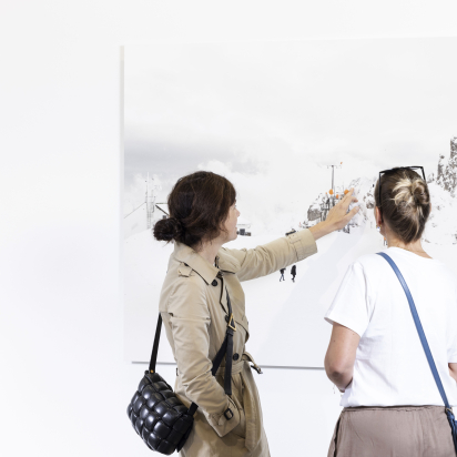 Uno scorcio della mostra „Krampus“ di Kurt Tong nella galleria INN Situ a Innsbruck © Kurt Tong