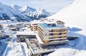 Sun > snow > ski > swim – Mooshaus has it all