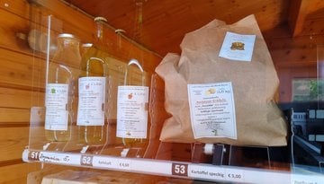 Ampasser Dorf Ladele - verkoop op de boerderij