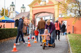 Feiern und eine Fahrt mit der Waldbahn: am Stadtteilfest Wilten