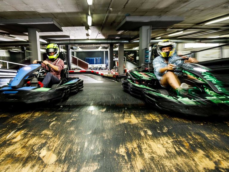 Ein paar Runden auf der Kartbahn drehen