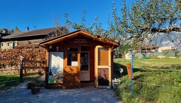 Ampasser Dorf Ladele - verkoop op de boerderij