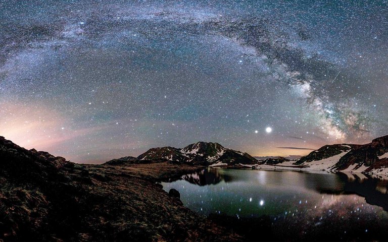 A Stargazing Tour for Romantic Nature Lovers