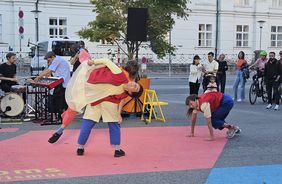 Accomodatevi! Collab am Hof suona in città