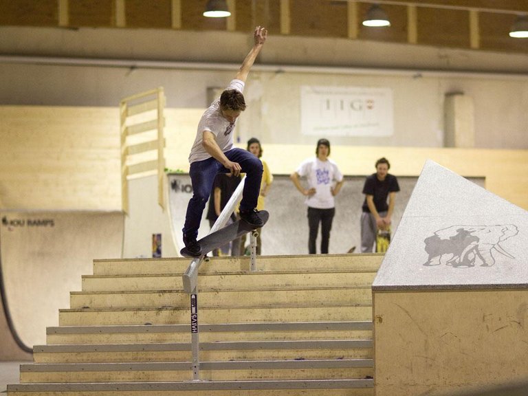 Skate-Session unter Dach