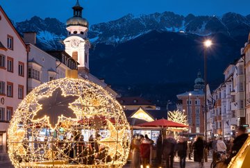 CHRISTMAS MARKET MARIA-THERESIEN-STRASSE