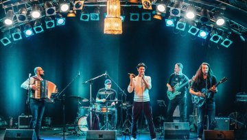 Tyrolean dialect music: Folterbauer Liedertrio + TYROLL