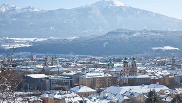 Entlang der Innpromenade nach Innsbruck