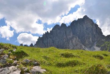 The Axamer Lizum Hochtennbodensteig trail