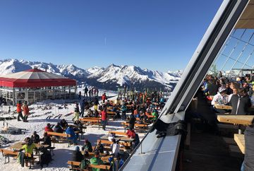 Panoramic restaurant on Hoadl