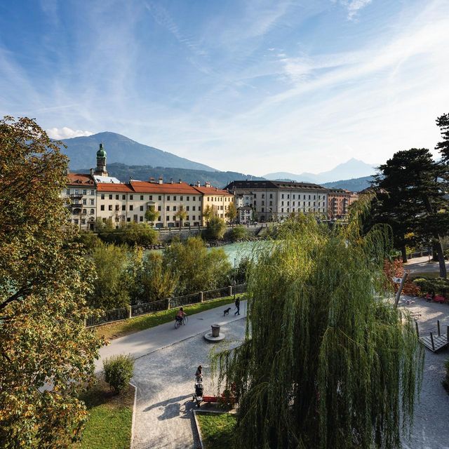 Innsbruck a orillas de las aguas turquesas del río Inn