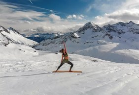 Yoga am Berg