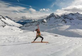 Yoga am Berg