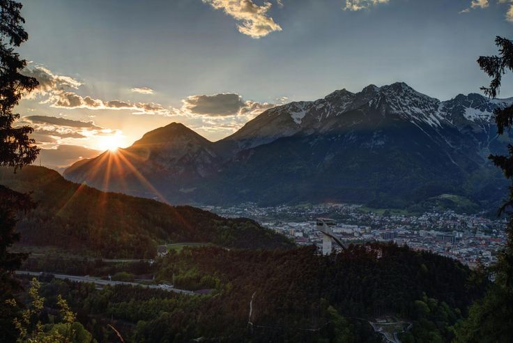 Blick auf Bergisel und Innsbruck Stadt