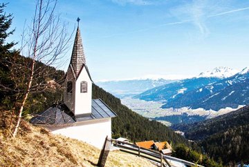 Chapel hike on Rangger Köpfl in winter