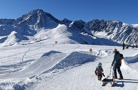 Rodelen en zon in Oberperfuss