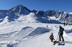 Rodelen en zon in Oberperfuss