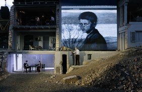 Feuernacht im Abbruchhaus: Die Tiroler Volksschauspiele