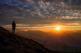 Zonsondergang boven de bergen van Innsbruck