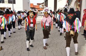 Il sito Patscher Schellenschlagerinnen: Le donne conquistano le usanze del carnevale