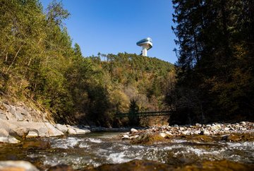 Walk 2: Huge tower and deep ravines