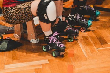 'Fearless Bruisers': Full-contact sport on roller skates 