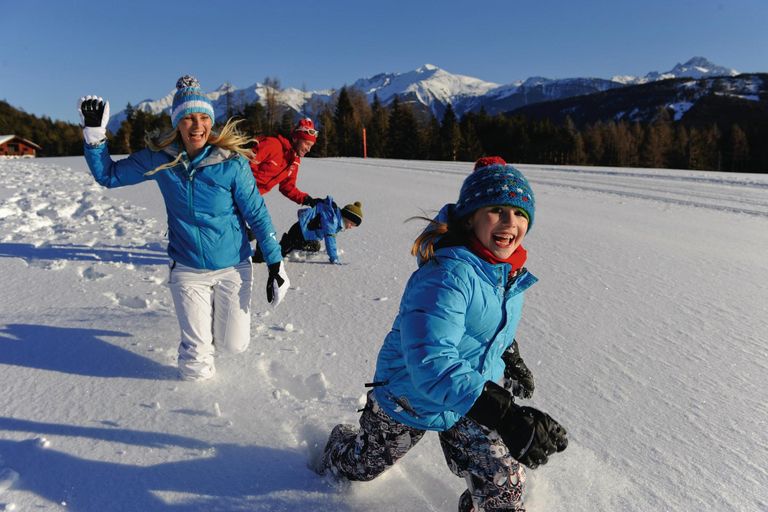 Familie im Schnee