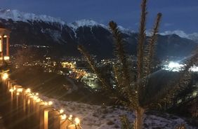 Innsbruck by night: col naso all’insù