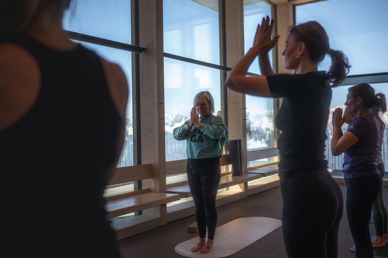 Winter Mountain Yoga Patscherkofel