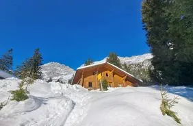 Hutmagie: onvergetelijke winternachten in de sneeuw