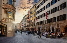 Frühling in Innsbruck – unterwegs zwischen Blüten und schneebedeckten Bergen