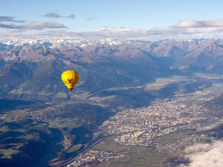 Un giro unico in mongolfiera: sopra la città.